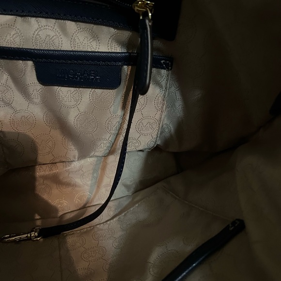 MK Purse - Picture 3 of 5